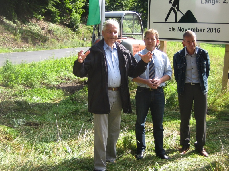 Datei:Spatenstich 2.JPG