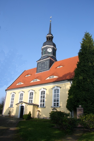 Datei:Kirche in Somsdorf.JPG