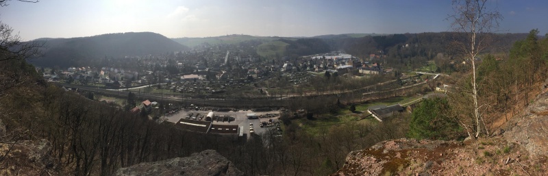 Datei:Blick vom Backofenfelsen auf Hainsberg.jpg
