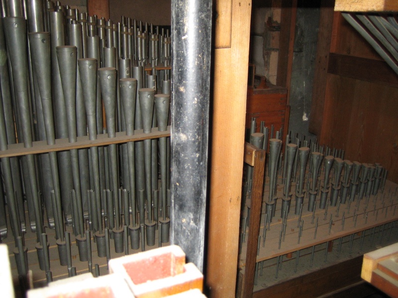 Datei:Kleine Pfeifen in der Orgel.JPG