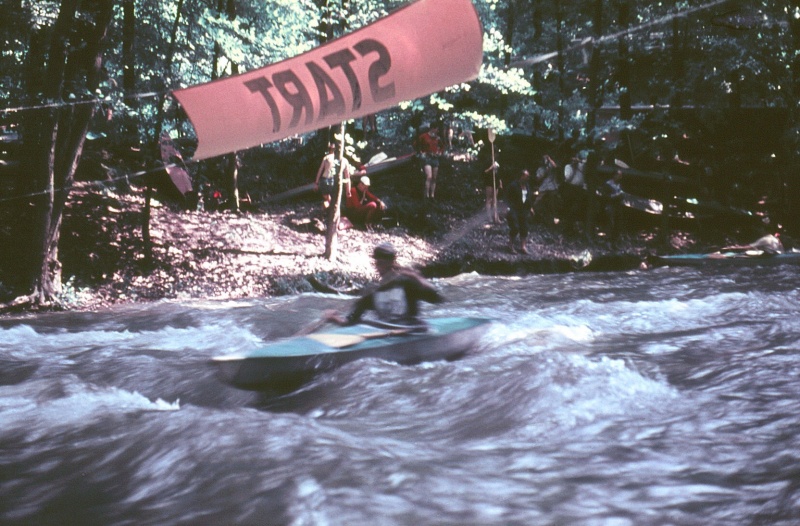 Datei:Kanufahrer am Start.JPG