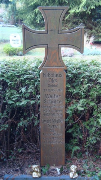 Datei:Soldatengrab 2. Weltkrieg Friedhof Hainsberg.jpg