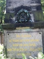Fuß der Stele Bergmannsgrab Segen Gottes Schacht Kleinnaundorf.jpg